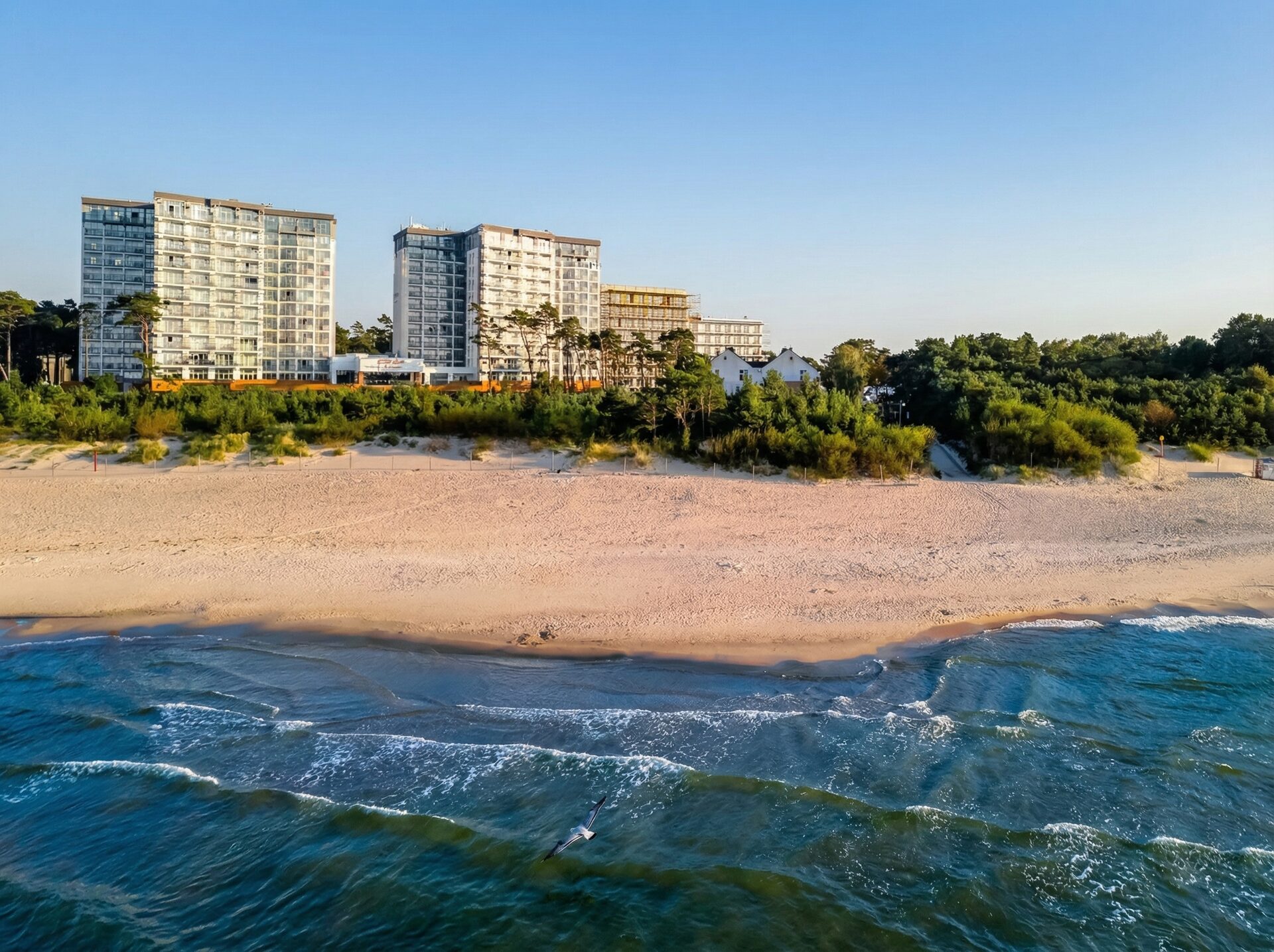 Kompleks Porta Mare tuż przy plaży — widok z lotu ptaka