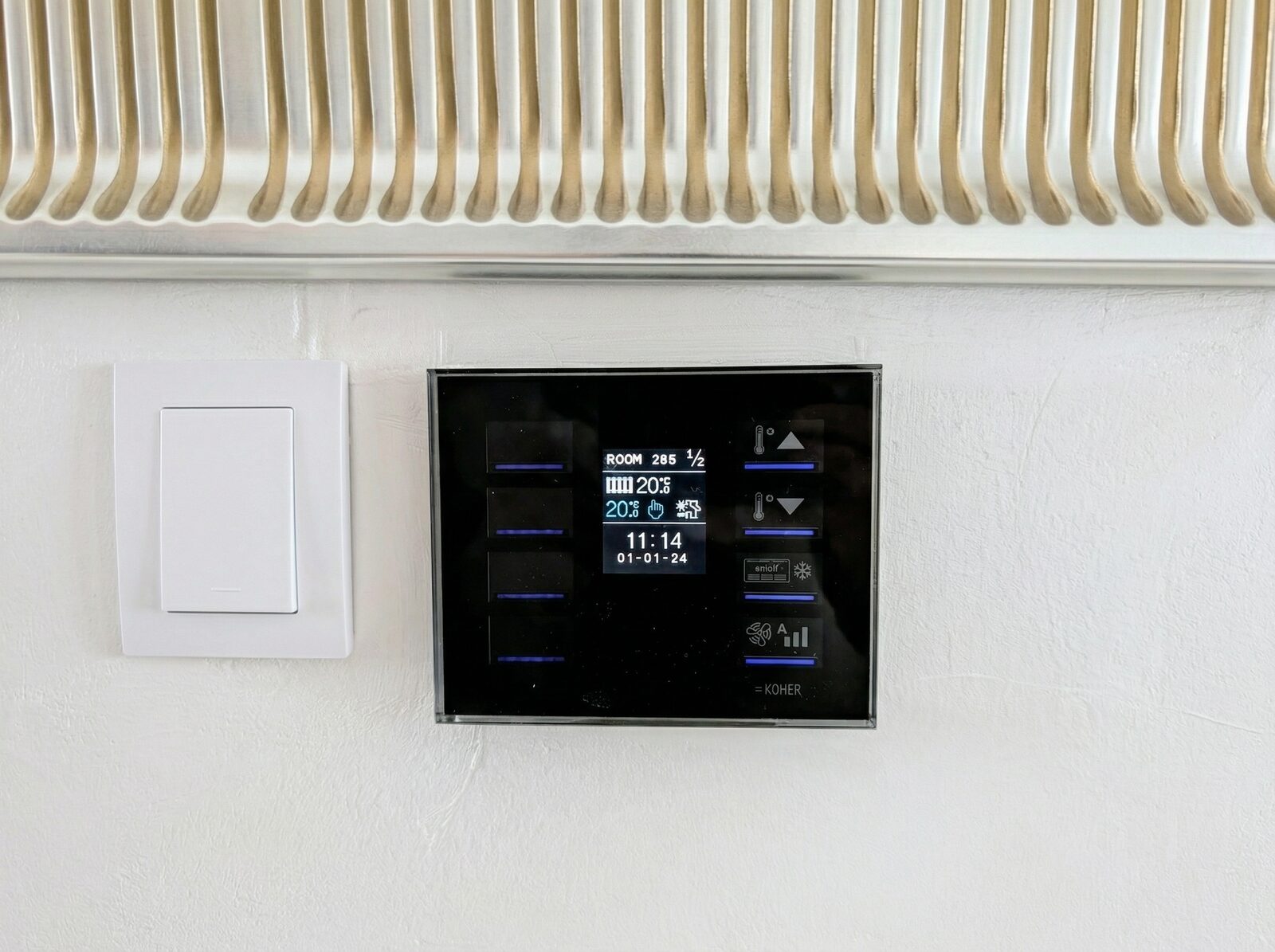 Panel sterowania smart home w apartamencie