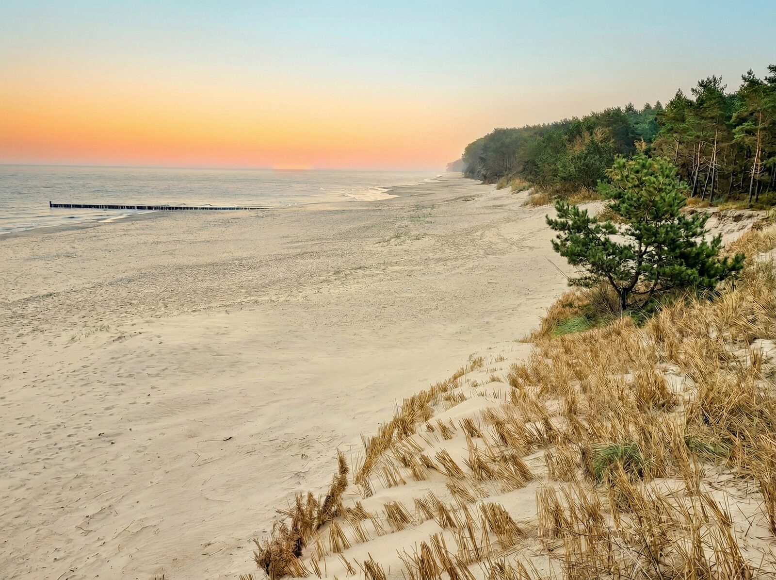 Dünen und Sonnenuntergang an der Ostsee bei Dziwnówek